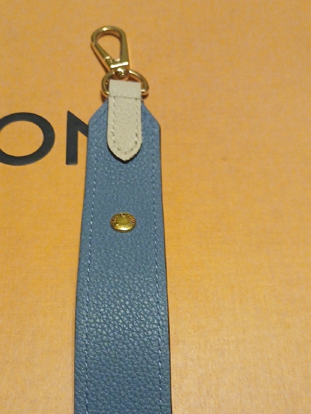 Lock Me - Picture 3 of 10